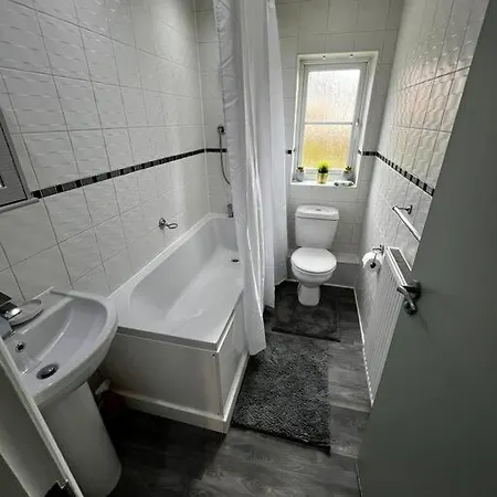 Entire Place In Moss Nook Wythenshawe Exterior photo